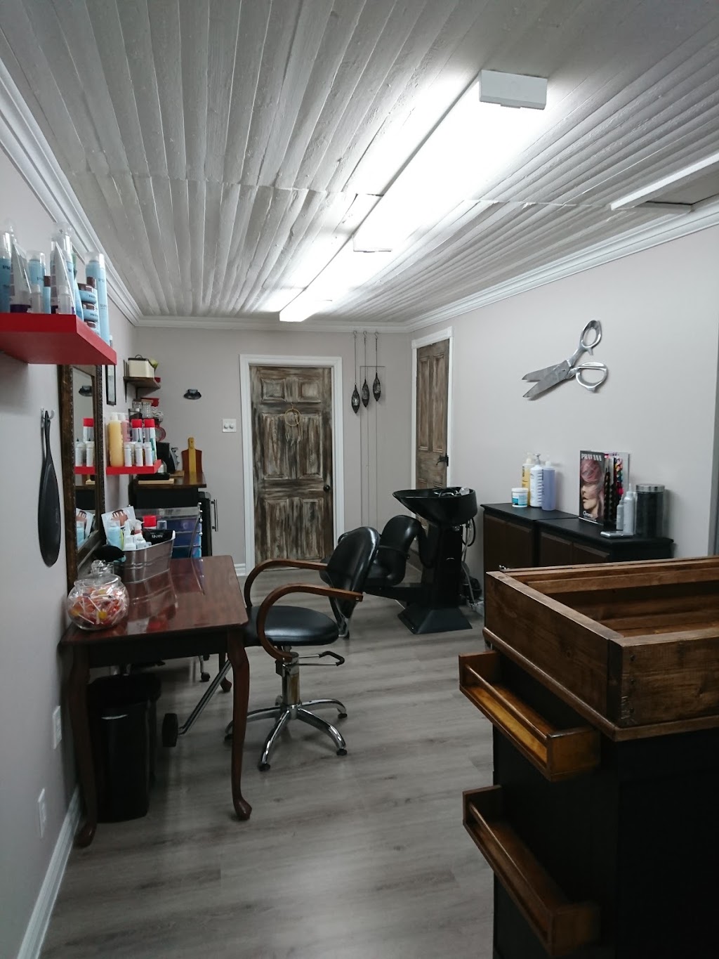 Les Confidentes | 555b Rue Chef Max Gros-Louis, Wendake, QC G0A 4V0, Canada | Phone: (418) 997-0263