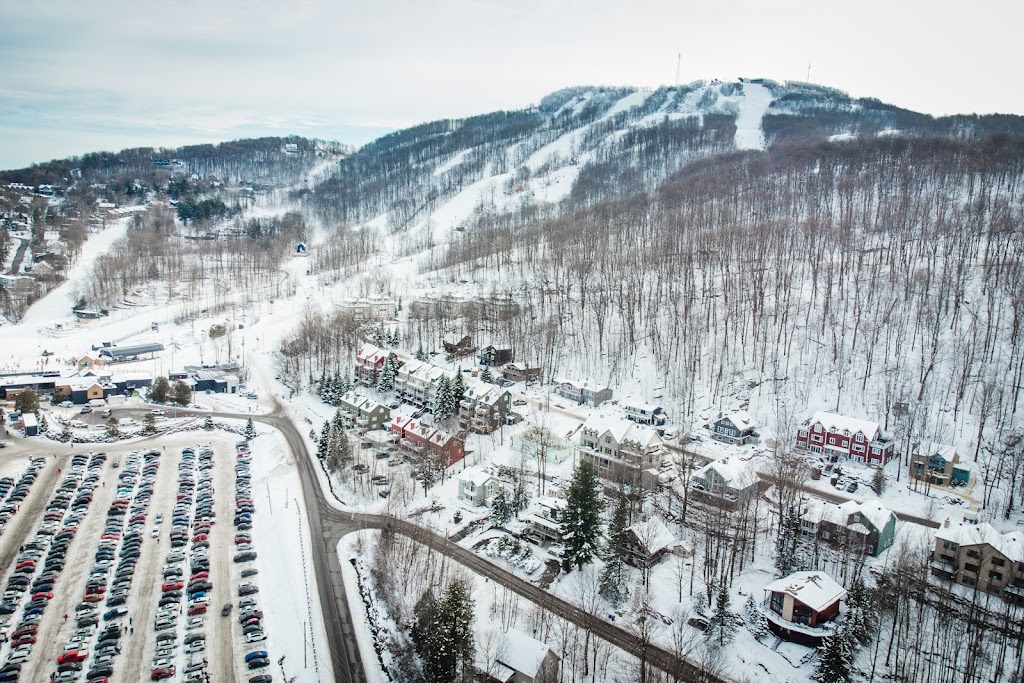 Chalet a louer bromont | 130 Rue de Lévis, Bromont, QC J2L 1R5, Canada | Phone: (514) 269-9332
