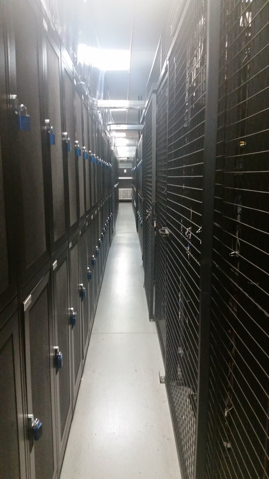 iWeb Montreal Data Center (MTL-03) | 5945 Bd Couture, Saint-Léonard, QC H1P 1A8, Canada | Phone: (877) 843-7627