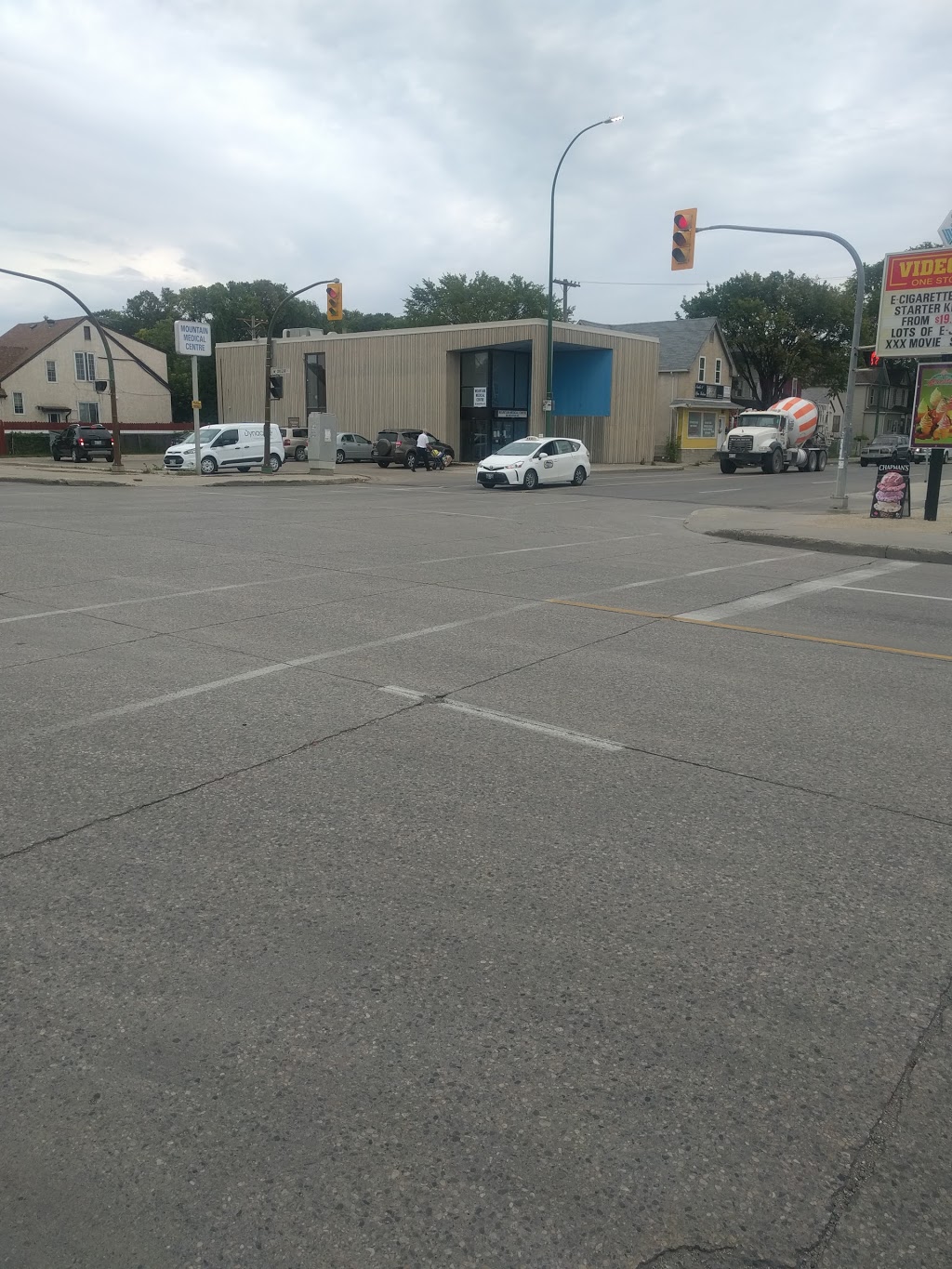 Mountain Medical Centre | 585 Mountain Ave, Winnipeg, MB R2W 1K8, Canada | Phone: (204) 790-5678