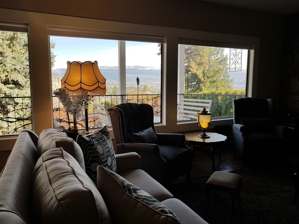 Touch of English Bed & Breakfast | 5 Alameda Ct, Kelowna, BC V1V 1C6, Canada | Phone: (250) 448-6250