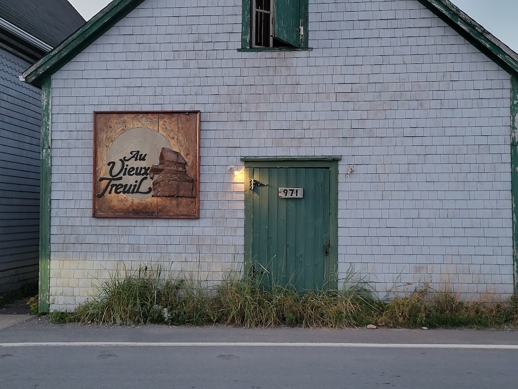 Au Vieux Treuil | 971 Rte 199, Havre-Aubert, QC G4T 9C8, Canada | Phone: (418) 937-5138