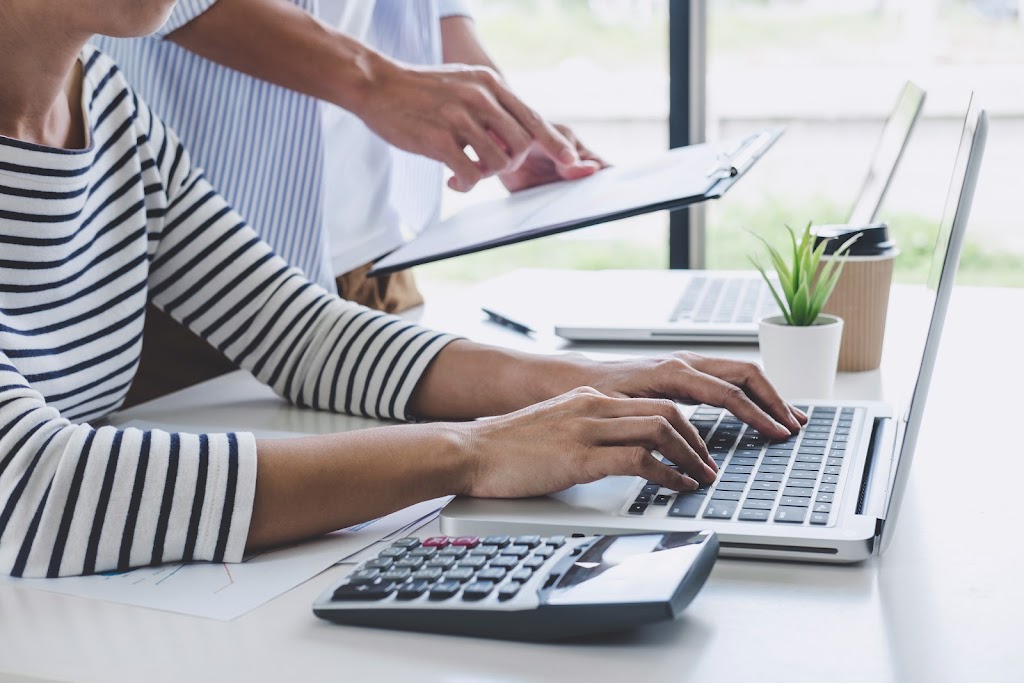 M-R Fournier, CPA | 489 Owens Rd, Victoria, BC V9C 2C3, Canada | Phone: (250) 590-8592