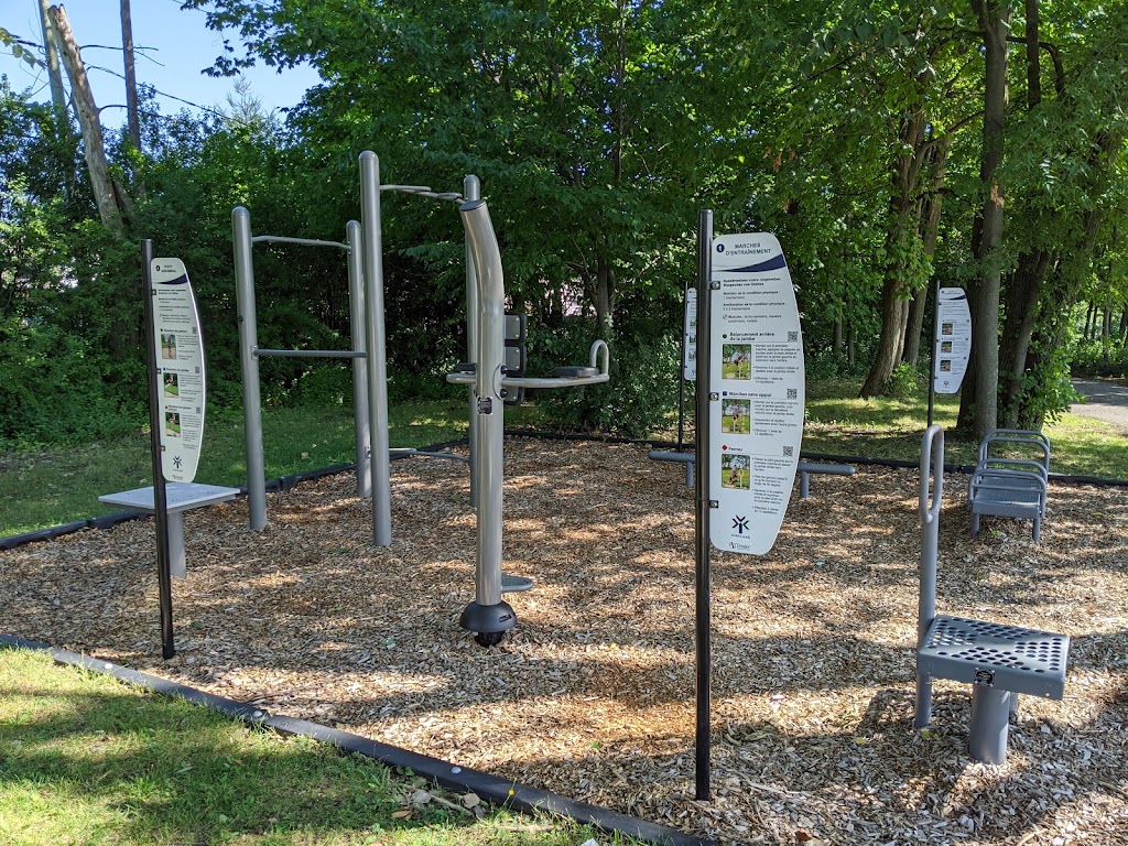 Holleuffer Park | 75 Rue Charlevoix, Kirkland, QC H9J 2T6, Canada | Phone: (514) 630-2719