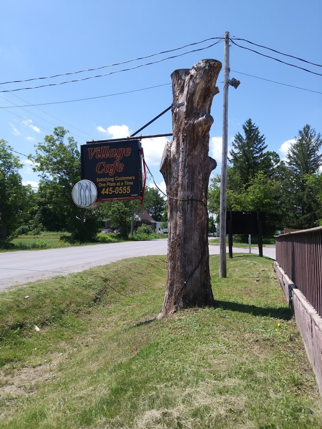 Village Cafe | 1875 Fourth Line, Ohsweken, ON N0A 1M0, Canada | Phone: (519) 445-0555