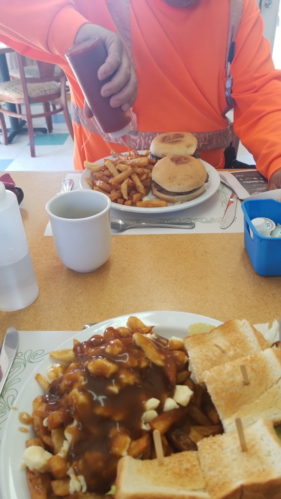 Restaurant Le Ronfleur | 177 Chemin de Montréal E, Gatineau, QC J8M 1C8, Canada | Phone: (819) 617-3233