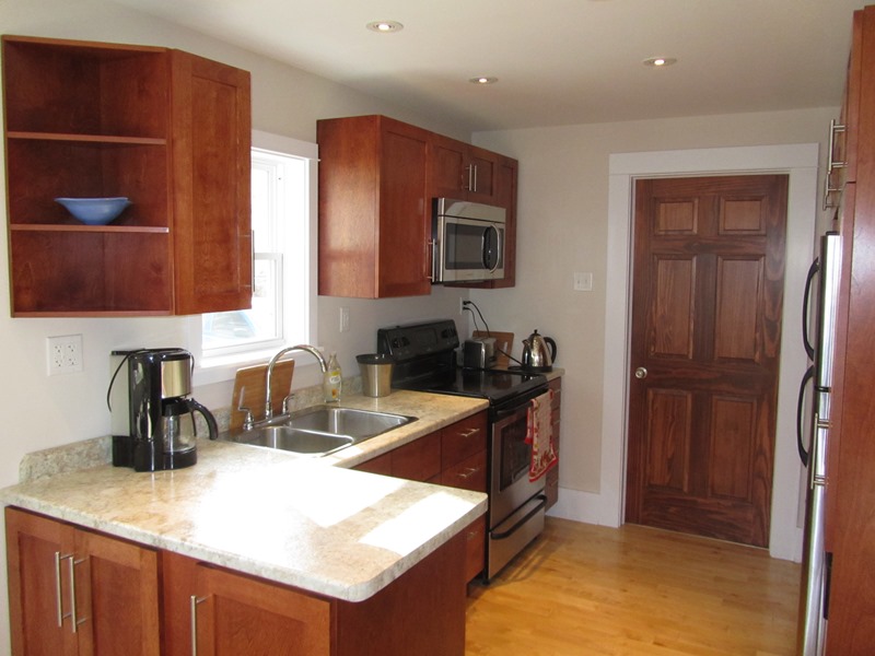Elm Tree Cottage | 30 Glasgow St, Shelburne, NS B0T 1W0, Canada | Phone: (902) 875-2729