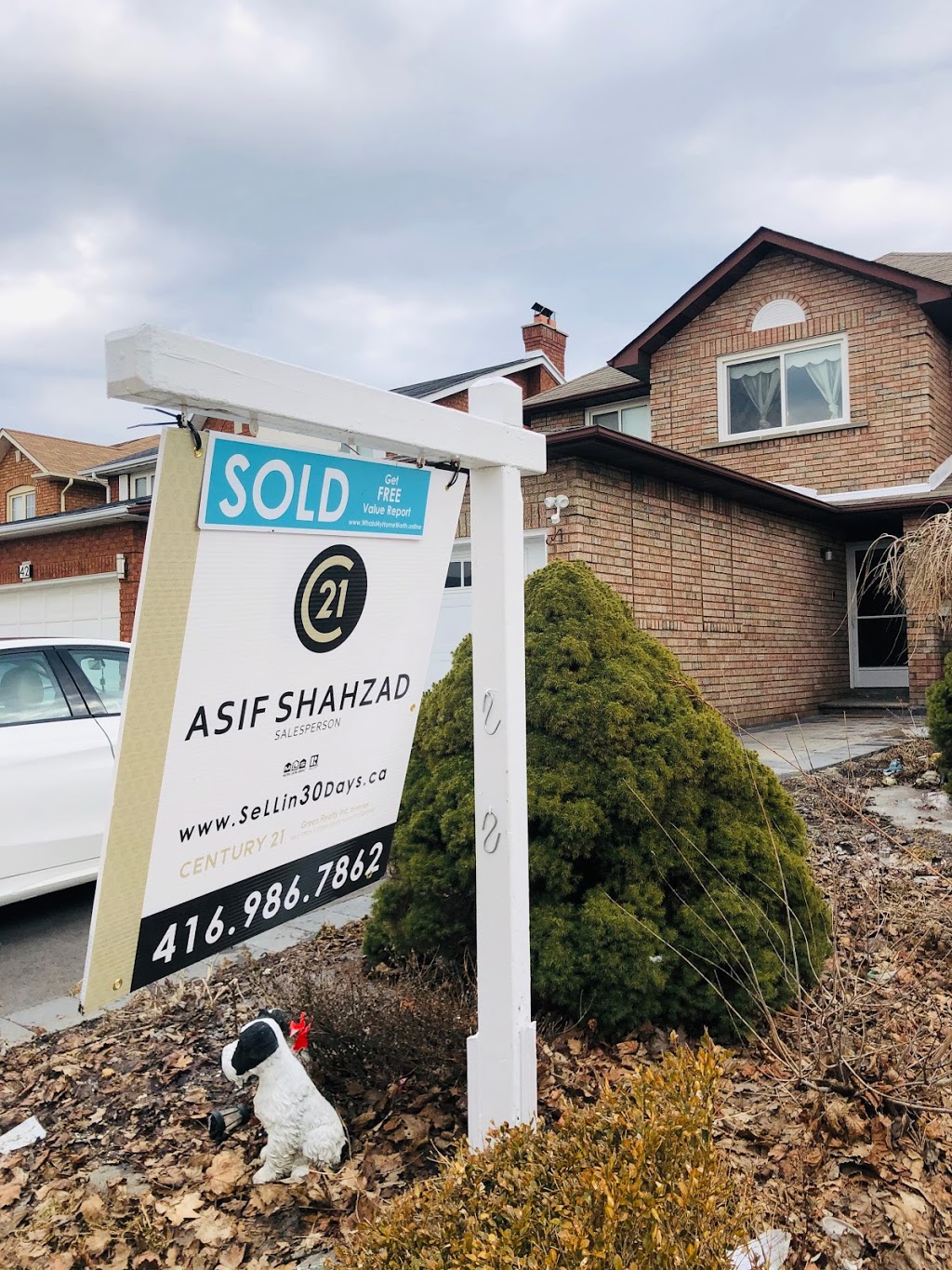 Mississauga Real Estate Agent - Asif Shahzad - Century21 | 6980 Maritz Dr #8, Mississauga, ON L5W 1Z3, Canada | Phone: (416) 986-7862