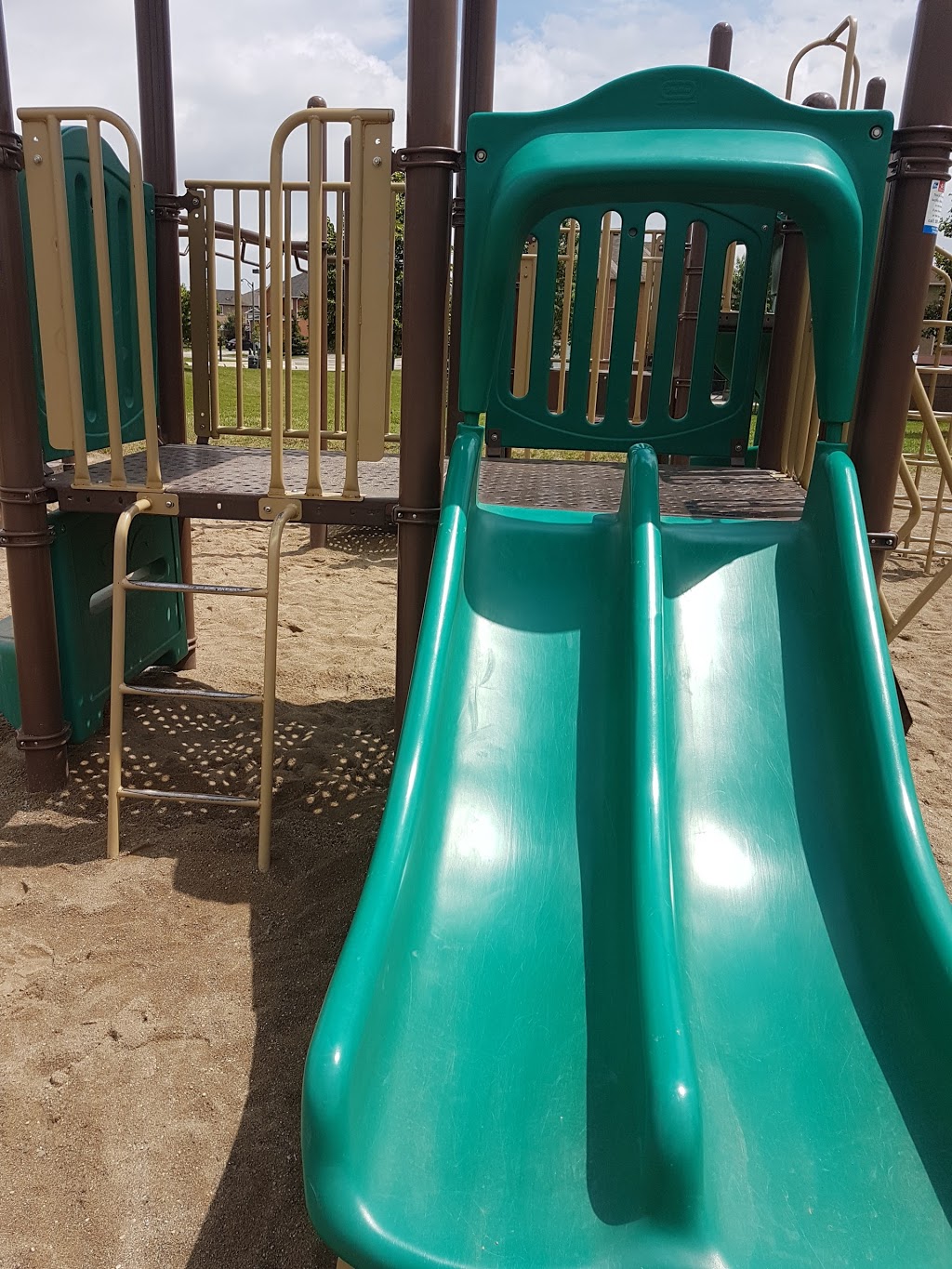 Neebin Park | 635 Kaiser Dr, Mississauga, ON L5W 0A2, Canada | Phone: (905) 615-4311