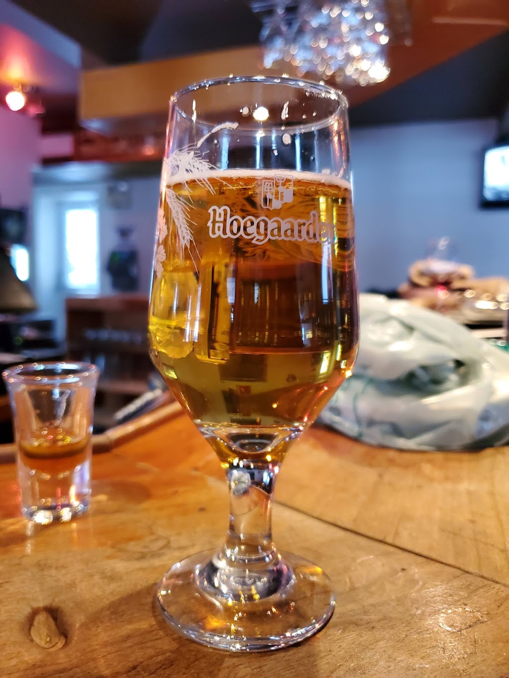Le Vieux Bourgogne | 1718 Av. Bourgogne, Chambly, QC J3L 1Z2, Canada | Phone: (450) 658-7572