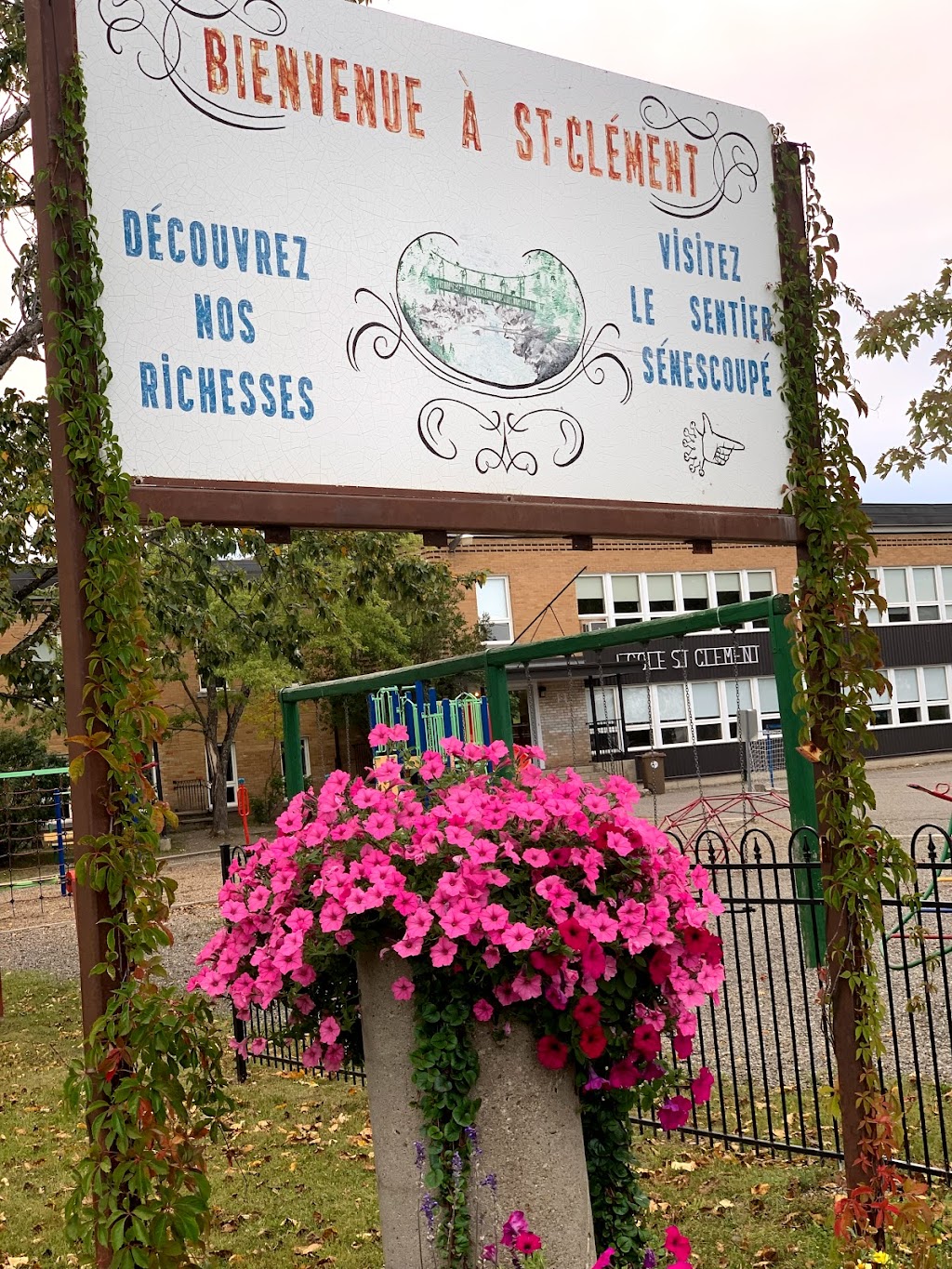 Corp Municipale De St-Clement | 25-A Rue St Pierre, Saint-Clément, QC G0L 2N0, Canada | Phone: (418) 963-2258