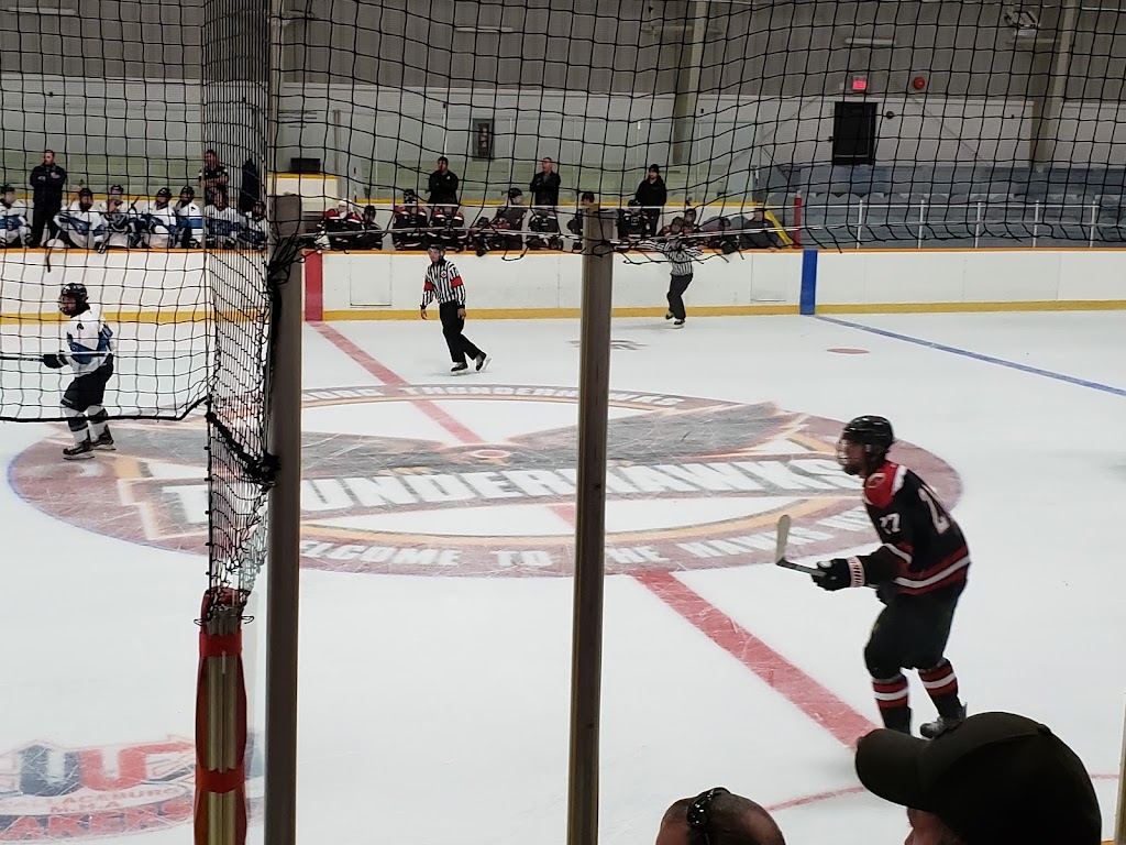 Wallaceburg Memorial Arena | 600 Wall St, Wallaceburg, ON N8A 3H9, Canada | Phone: (519) 627-1607