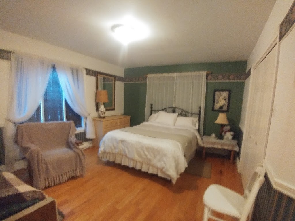 Mésange huppée | 36 Chemin Gosford, Bishopton, QC J0B 1G0, Canada | Phone: (819) 884-1232