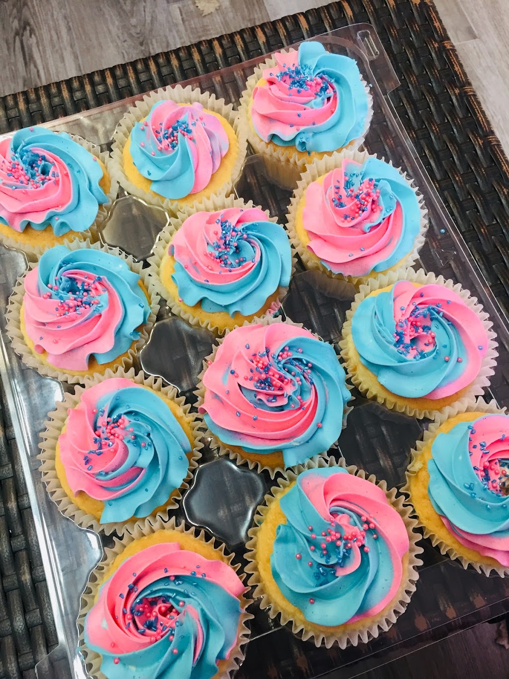 Cakes By Ludy | 10708 134 Ave NW, Edmonton, AB T5E 1J8, Canada | Phone: (780) 473-4336