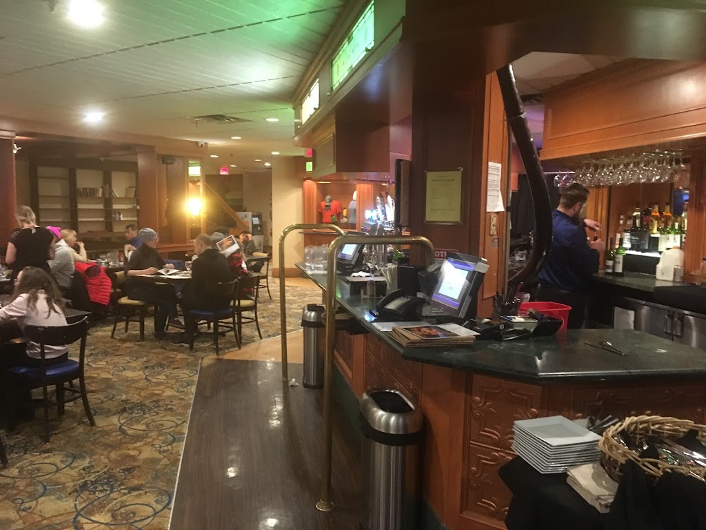 Explorers Lounge | 210 Village Rd, Lake Louise, AB T0L 1E0, Canada | Phone: (403) 522-3791