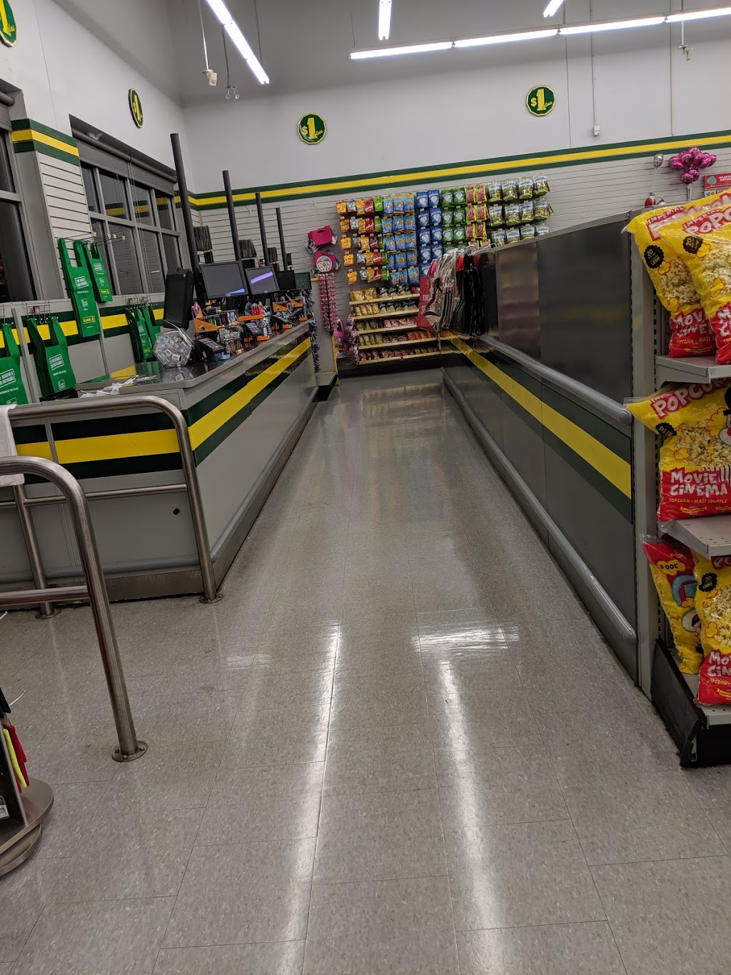 Dollarama | 410 Main St E, Kingsville, ON N9Y 0C1, Canada | Phone: (519) 733-4324