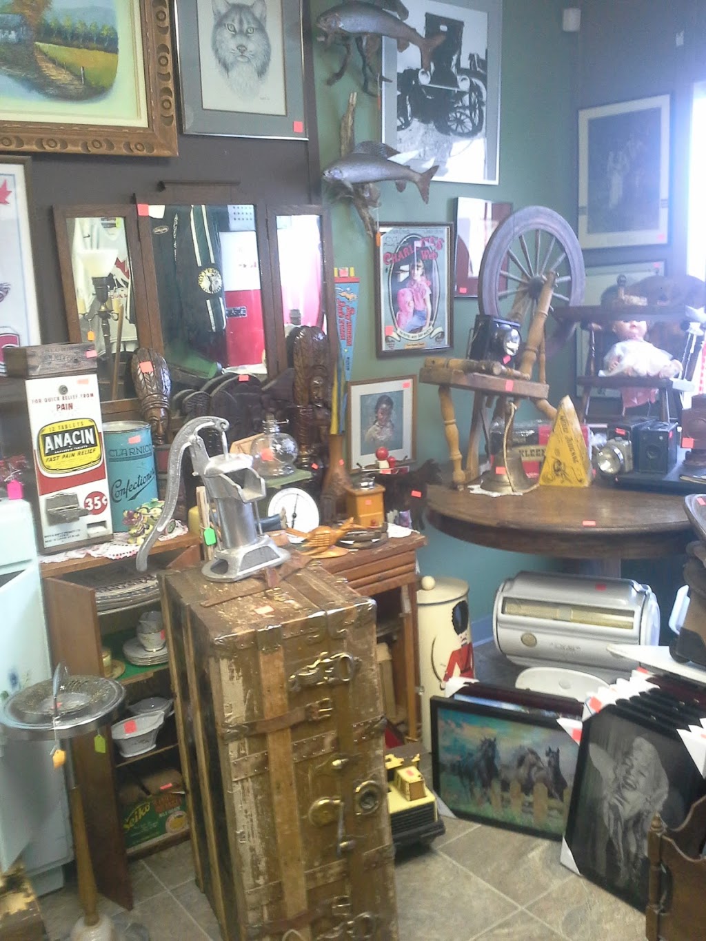 Fergies Antiques and Collectables | 105 Saskatchewan Ave, Outlook, SK S0L 2N0, Canada | Phone: (306) 867-9925