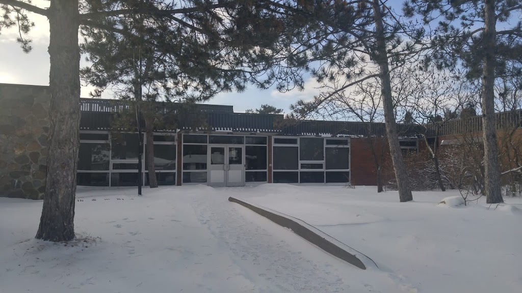 École élémentaire publique Mamawi | 20 Harrison St, Nepean, ON K2H 7N5, Canada | Phone: (613) 596-2130