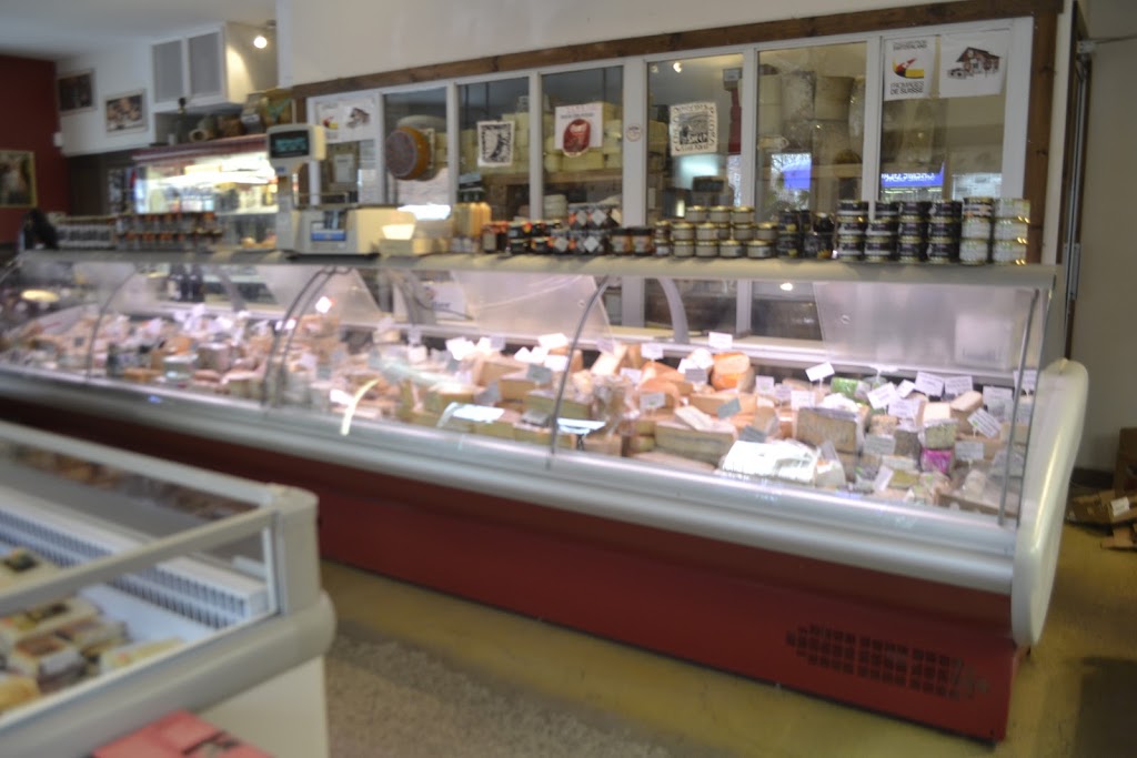 Maître Corbeau Fromagerie | 5101 Rue Chambord, Montréal, QC H2J 3N4, Canada | Phone: (514) 528-3293