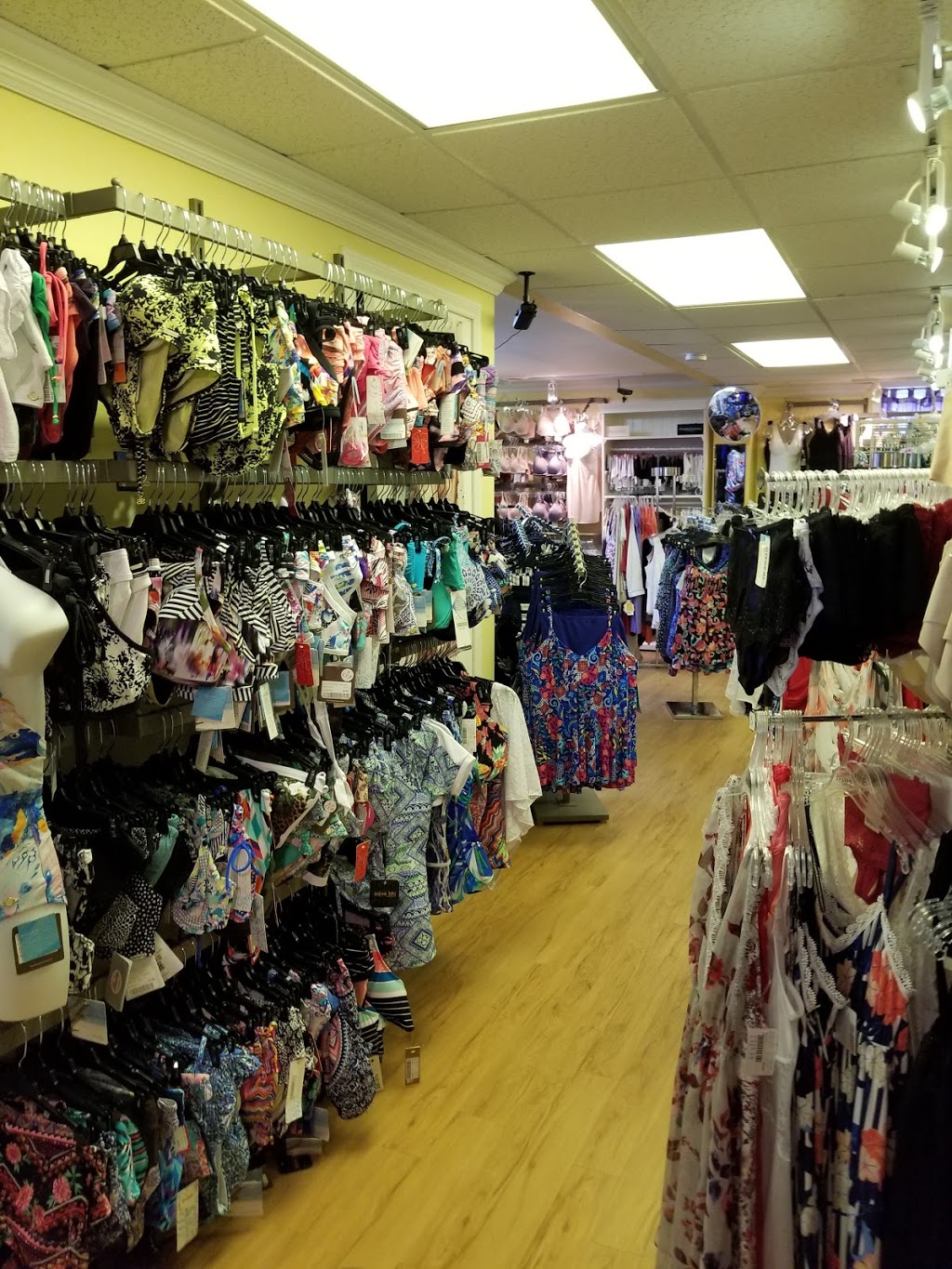 Bikini et Dentelle | 1787, ch Galvin, Sherbrooke, QC J1G 3E7, Canada | Phone: (819) 821-2450