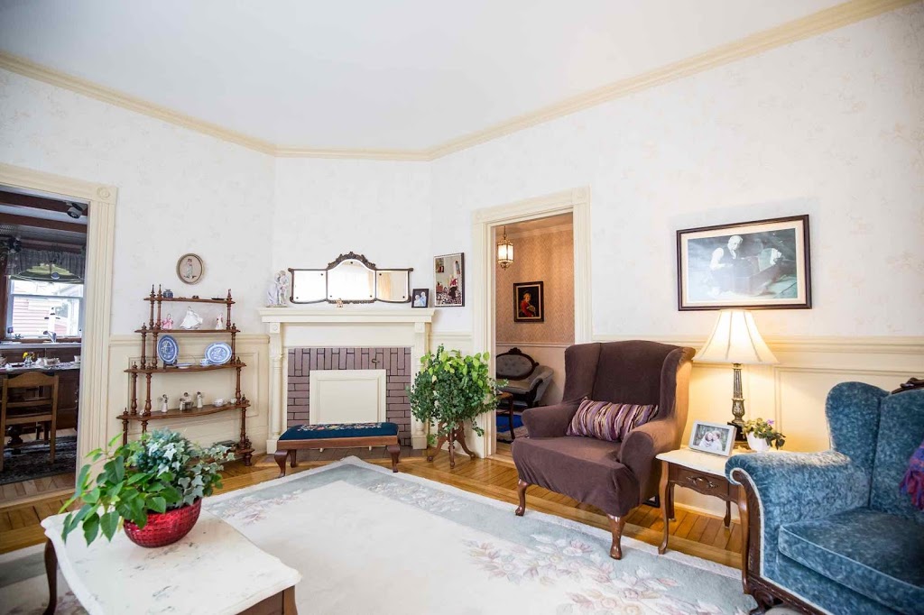 Browns Guest Home Bed & Breakfast | 158 Victoria St E, Amherst, NS B4H 1Y5, Canada | Phone: (902) 667-9769