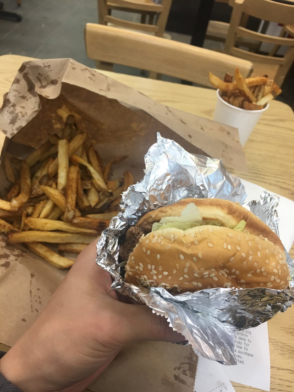 Five Guys | 18265 Yonge St, East Gwillimbury, ON L9N 0A2, Canada | Phone: (905) 895-0505