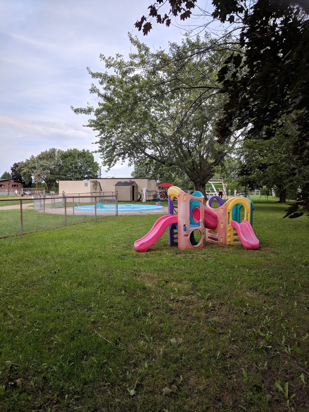 General Burns Park | 107 Chesterton Dr, Ottawa, ON K2E, Canada | Phone: (613) 580-2595