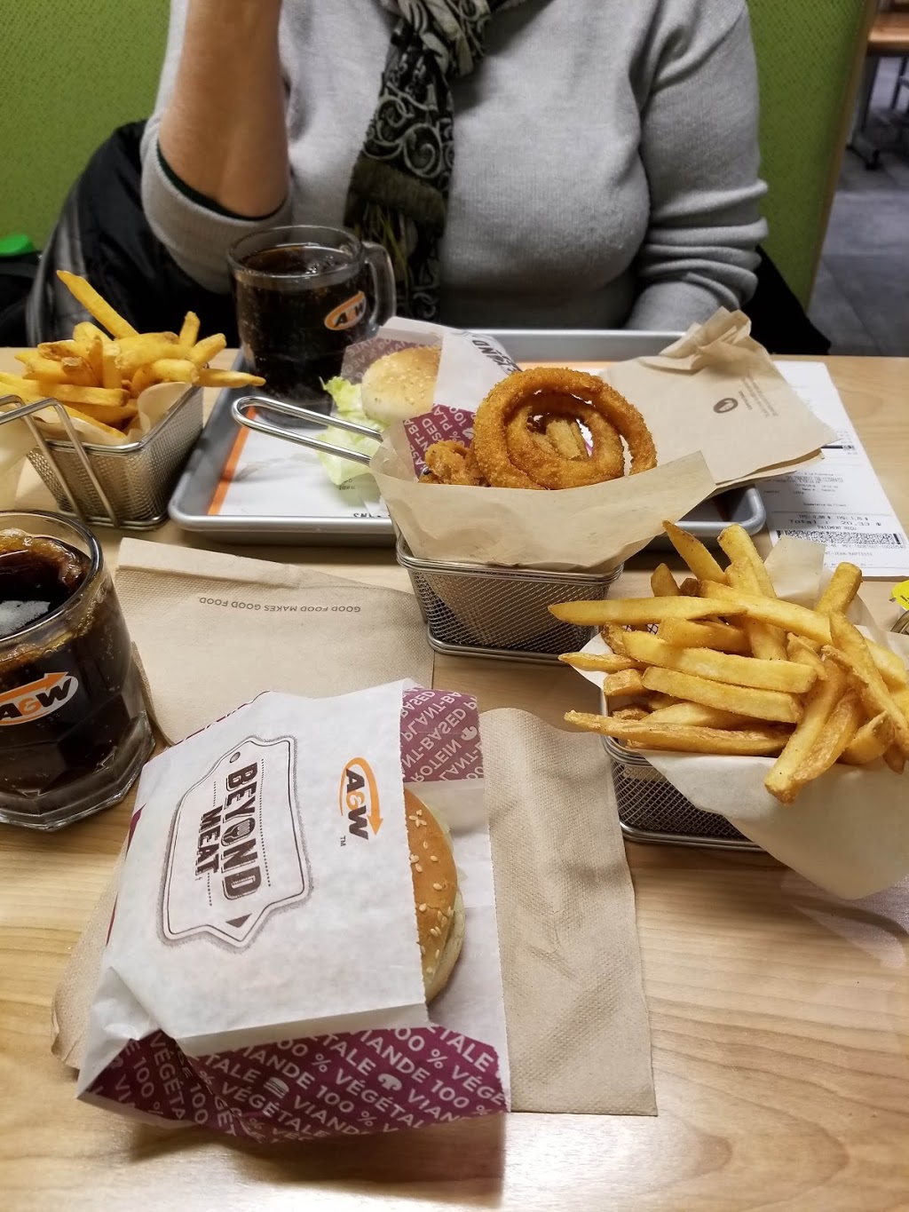 A&W Canada | 220 Boulevard Saint-Jean-Baptiste, Mercier, QC J6R 3B8, Canada | Phone: (514) 664-5592
