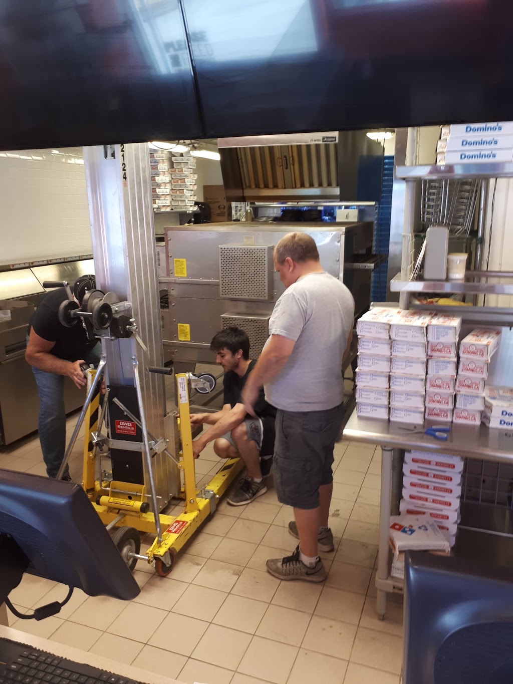 Dominos | 4592 W Saanich Rd, Victoria, BC V8Z 3G4, Canada | Phone: (250) 405-2868