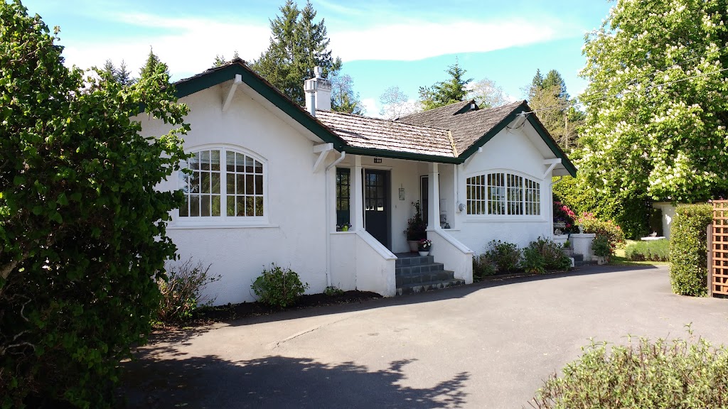 La Rosetta B&B | 106 Hoylake Rd E, Qualicum Beach, BC V9K 1L7, Canada | Phone: (250) 752-7227