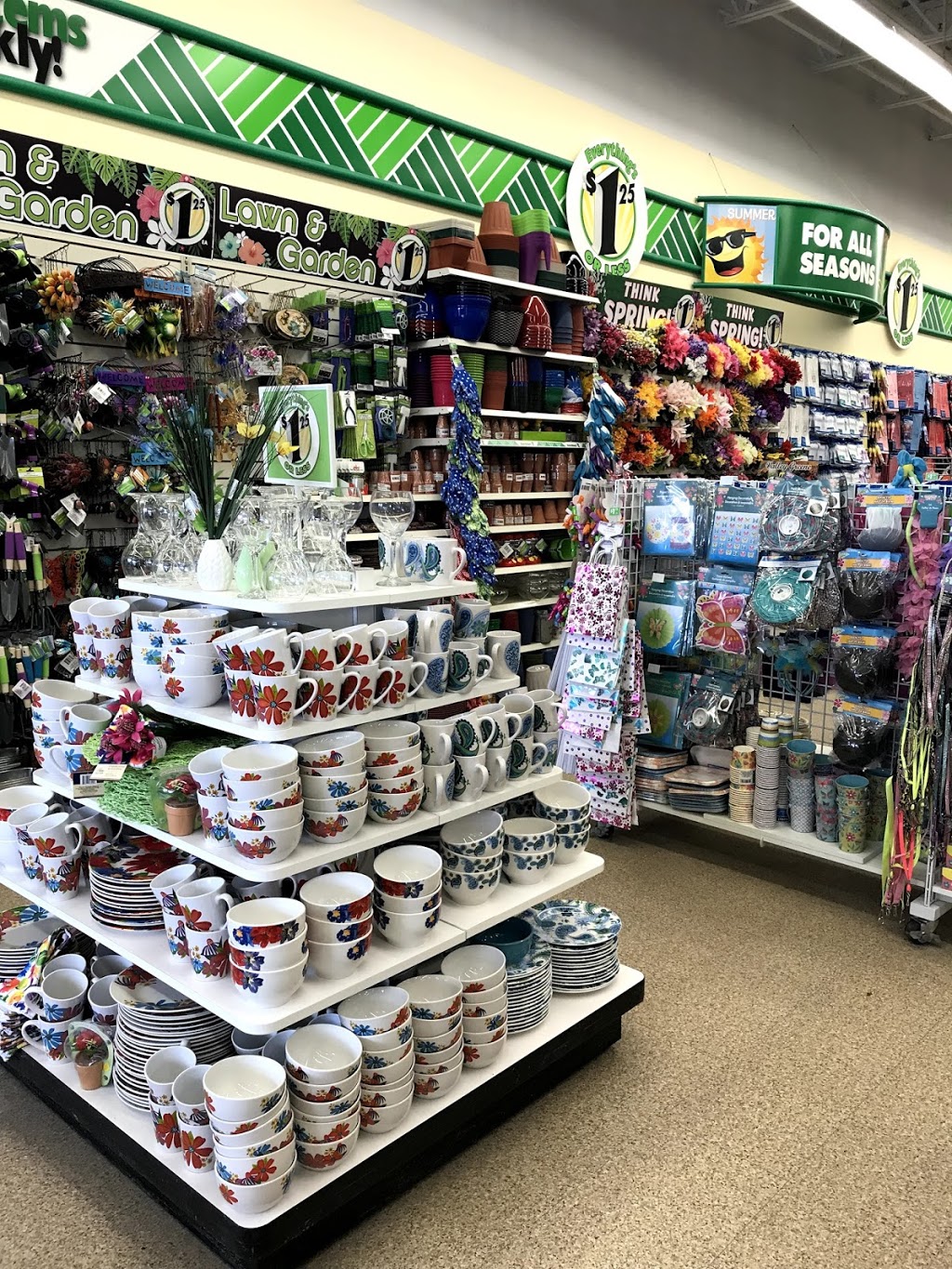 Dollar Tree | 2756 Chamberland St #2, Rockland, ON K4K 0B2, Canada | Phone: (613) 446-0710