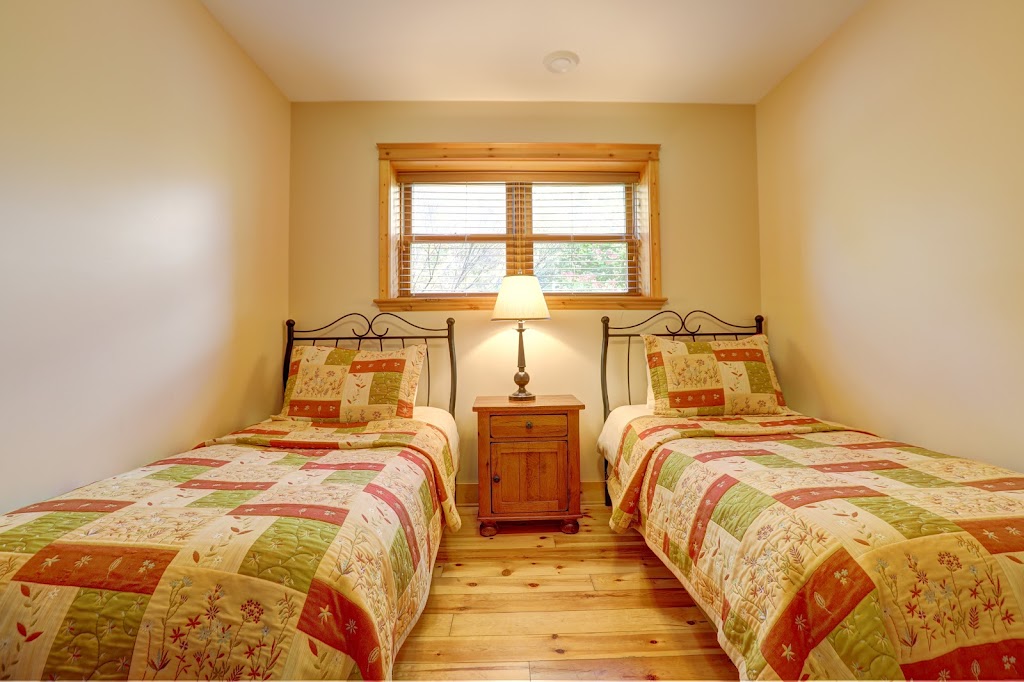Chalet no. 30 by Fiddler Lake Resort (Cerf-Deer) | 12 Chem. du Cardinal, Mille-Isles, QC J0R 1A0, Canada | Phone: (438) 925-7727
