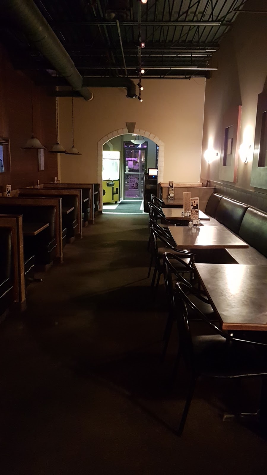 Sorrentos Bar & Pizzeria | 3900 Grant Ave, Winnipeg, MB R3R 3C5, Canada | Phone: (204) 837-5063