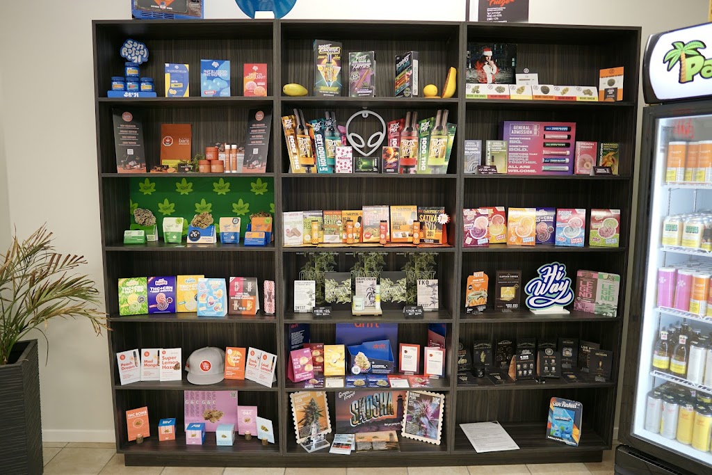 Pakalolo Cannabis Co. - Lancaster Rd. | 2786A Lancaster Rd, Ottawa, ON K1B 4S4, Canada | Phone: (613) 523-5656