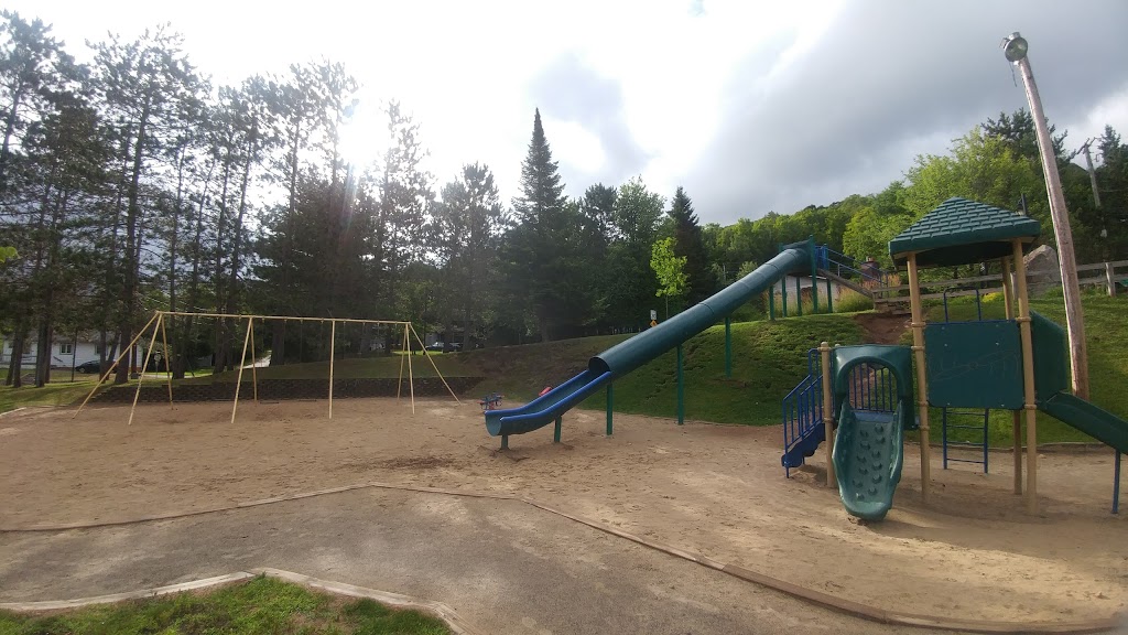 Parc Daniel Lauzon | 2053 Chem. du Village, Mont-Tremblant, QC J8E 1K4, Canada | Phone: (819) 425-8614