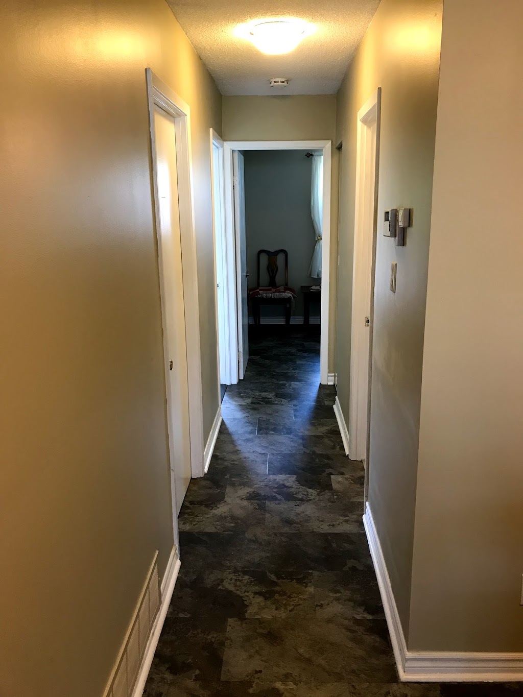 Luks Brampton Bed & Breakfast Hotel Inn Motel Guest house Lodge | 21 Chipwood Crescent, Brampton, ON L6V 2E4, Canada | Phone: (416) 839-2060