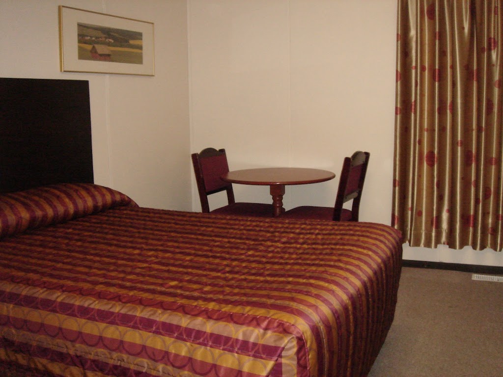 Chinook Inn | 5321 59 Ave, Rocky Mountain House, AB T4T 1J4, Canada | Phone: (403) 845-2833