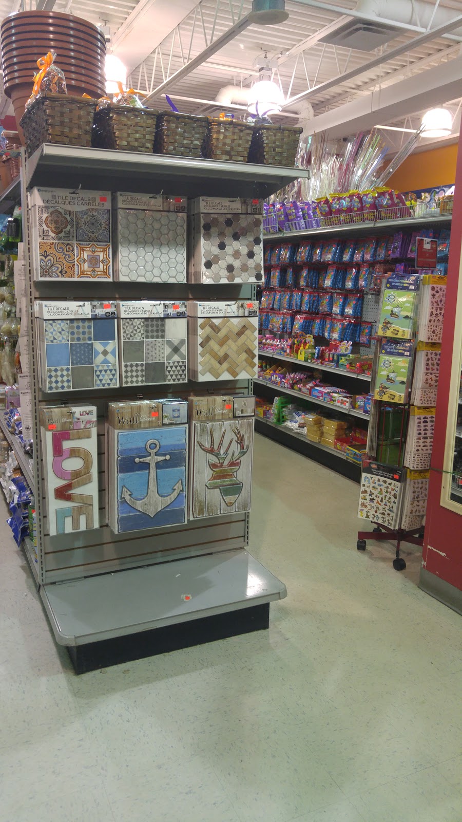 Dollar Choc | 83-3150 Boulevard de Tracy, Sorel-Tracy, QC J3R 5M7, Canada | Phone: (450) 746-4757