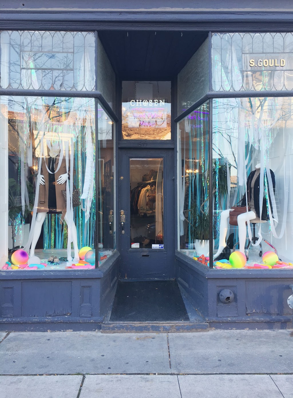 CHOSEN | 1599 Dundas St W, Toronto, ON M6K 1T9, Canada | Phone: (647) 346-1993