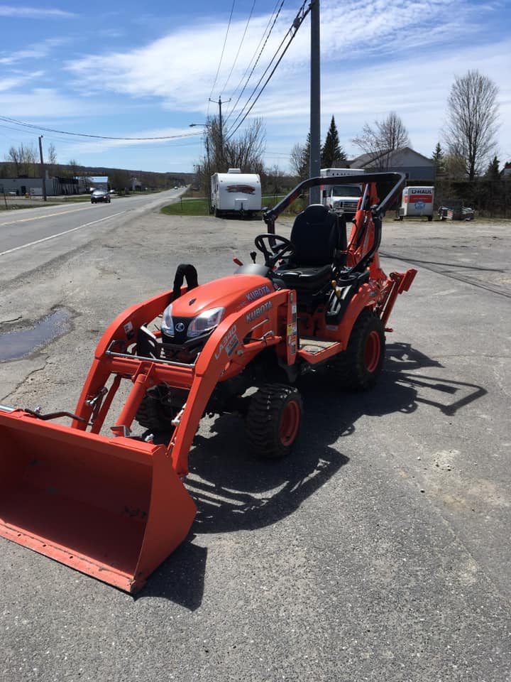 Vente et Location Dubois inc. | 5554 Chemin de lAéroport, Valcourt, QC J0E 2L0, Canada | Phone: (450) 532-2618