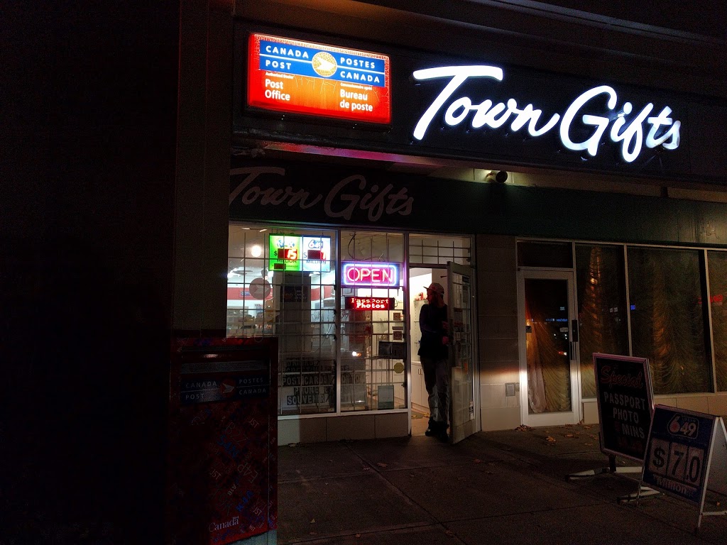 Town Gift & Postal Service | 8601 Warden Ave, Unionville, ON L3R 0B5, Canada | Phone: (905) 513-8306