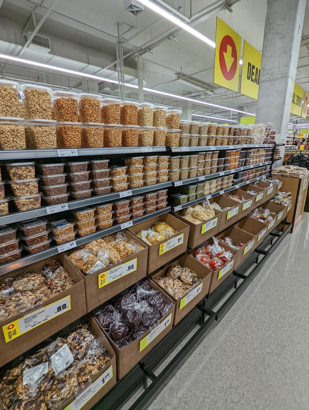 FreshCo Don Mills & Helen Lu | 2395 Don Mills Rd., Toronto, ON M2J 3B6, Canada | Phone: (416) 499-0723