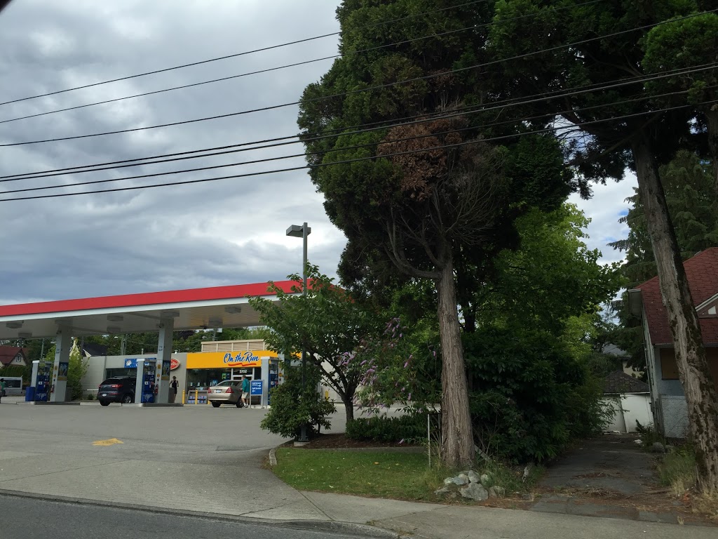 Esso | 5702 Granville St, Vancouver, BC V6M 3C7, Canada | Phone: (604) 266-1486