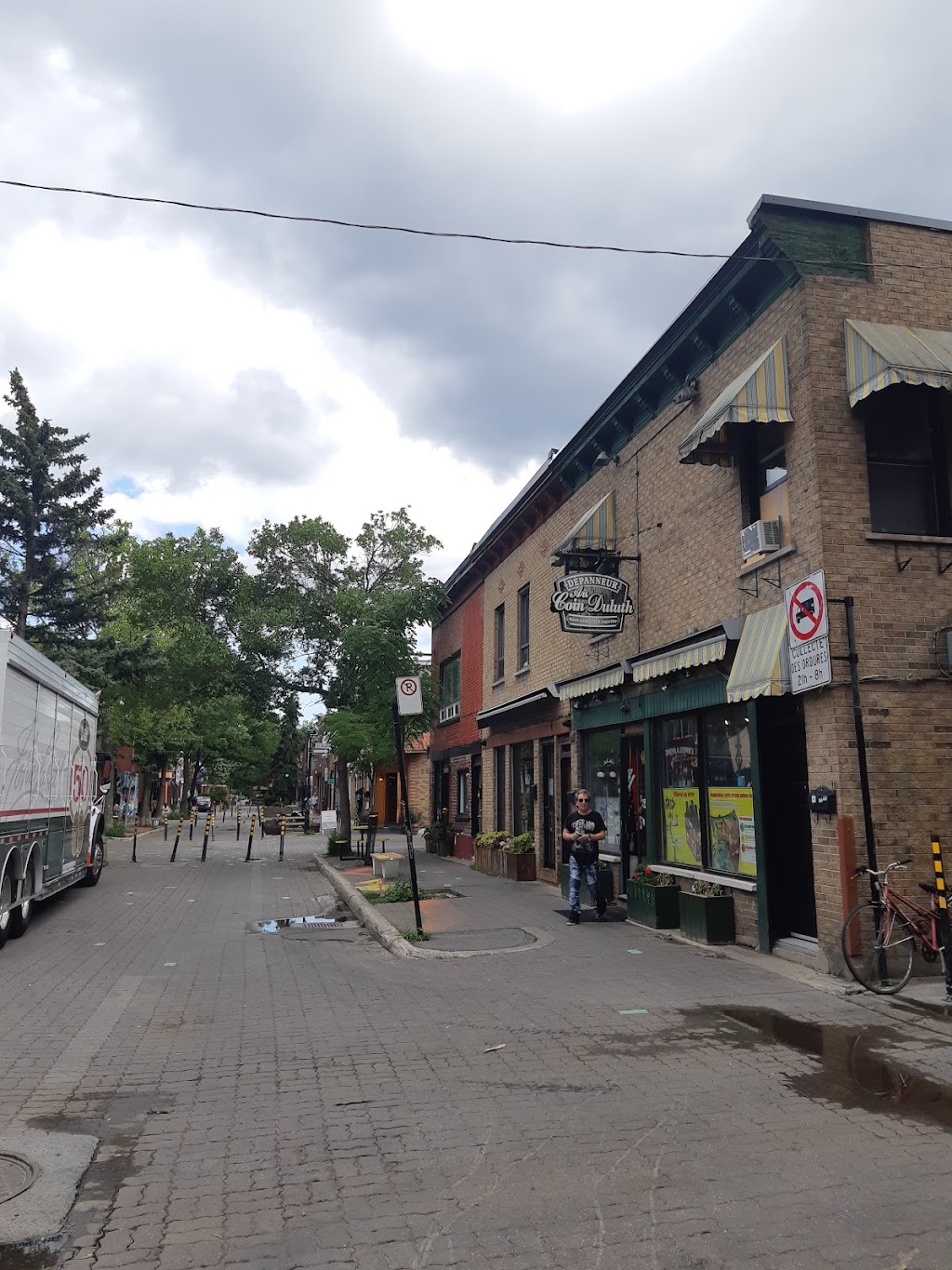 Dépanneur Au Coin Duluth | 418 Av. Duluth E, Montréal, QC H2L 1A3, Canada | Phone: (514) 288-8830
