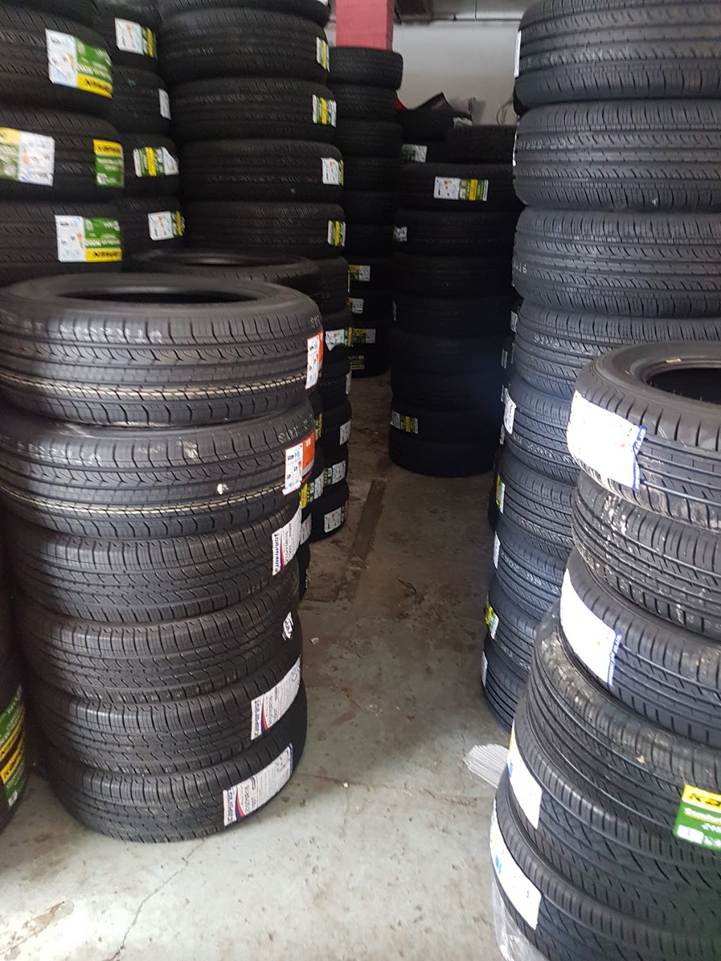 Boss Tires | 375 Danforth Rd Unit #8, Scarborough, ON M1L 3X8, Canada | Phone: (647) 871-2393