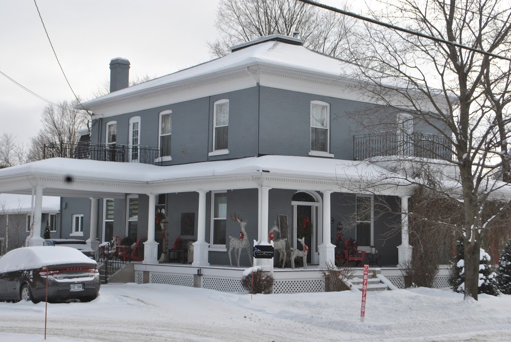 Clinique De Denturologie Larochelle | 61 Rue Cutting, Coaticook, QC J1A 2G2, Canada | Phone: (819) 849-2074