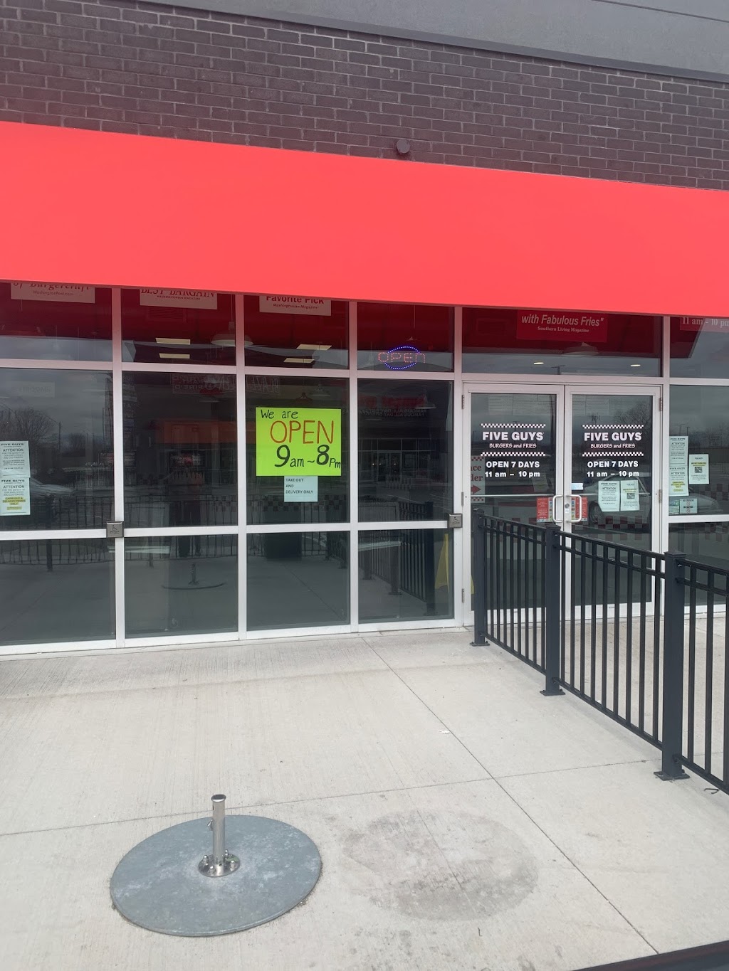 Five Guys | 650 Division Rd Unit 101, Windsor, ON N8X 0A8, Canada | Phone: (519) 972-6262