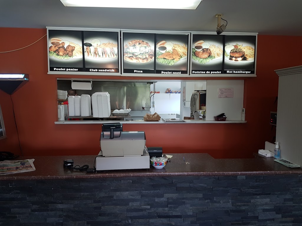 Casse-Croûte R D | 1570 Route du Président-Kennedy, Saint-Côme-Linière, QC G0M 1J0, Canada | Phone: (418) 685-3545