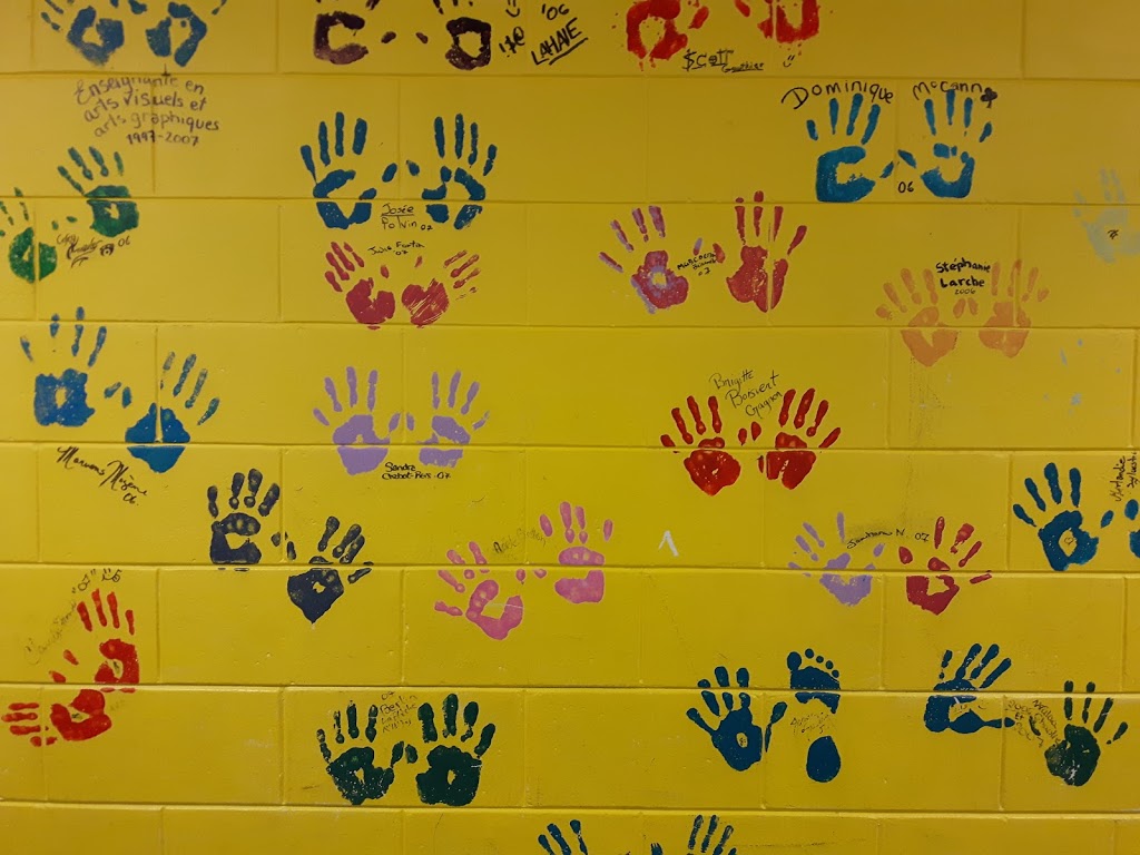 École secondaire catholique Franco-Cité | 623 Smyth Rd, Ottawa, ON K1G 1N7, Canada | Phone: (613) 521-4999