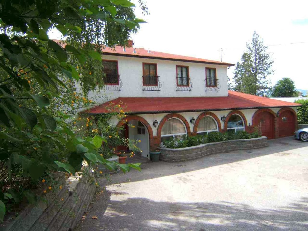 Touch of English Bed & Breakfast | 5 Alameda Ct, Kelowna, BC V1V 1C6, Canada | Phone: (250) 448-6250